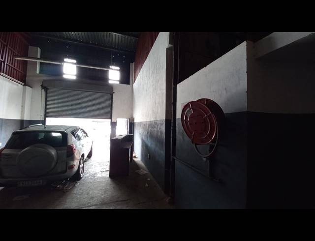 150M² WAREHOUSE TO LET IN CITY WEST